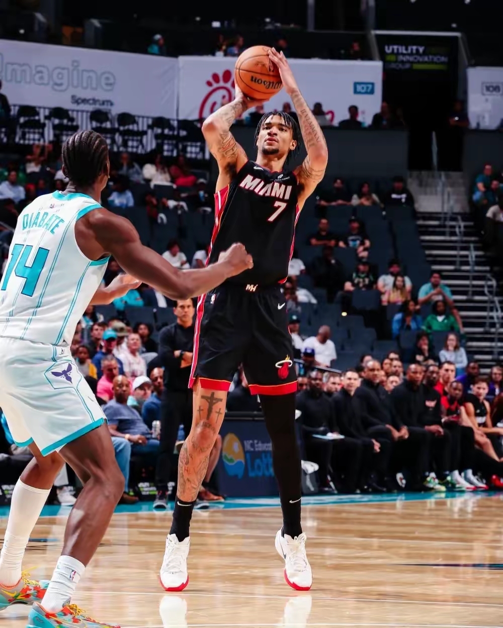 多伦多猛龙发布备战花絮,今夜更衣室发声,NBA季后赛任务艰巨,轮换策略成焦点的简单介绍 多伦多猛龙发布备战花絮,今夜更衣室发声,NBA季后赛任务艰巨,轮换策略成焦点的简单介绍